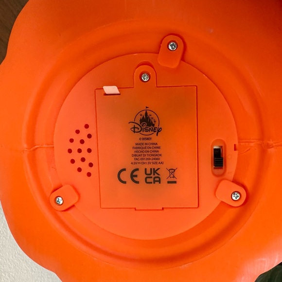 2024 Disney’s Mickey Mouse Light-Up Halloween Jack-o-Lantern - Picture 6 of 10